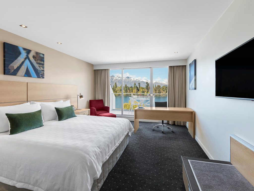 Crown Plaza Queenstown Lake View Room